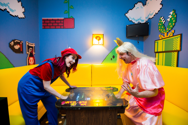 Illustration for article titled Karaoke Bar With Super Mario Bros And Twin Peaks-Themed Rooms